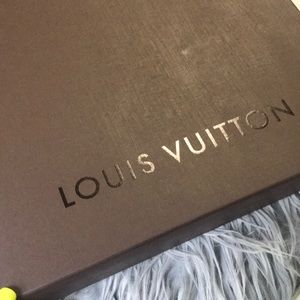 Louis Vuitton Poche Toilette 26